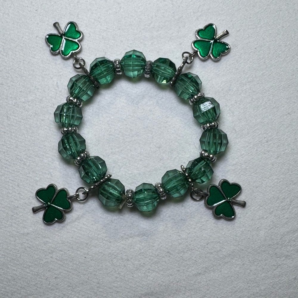 St Patrick's Day Shamrock Clover Charm Bracelet Green with four trebles, green.